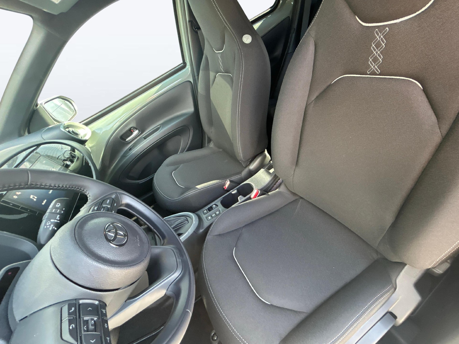TOYOTA Aygo X 1.5 VVT-i HSD Trend-image-6