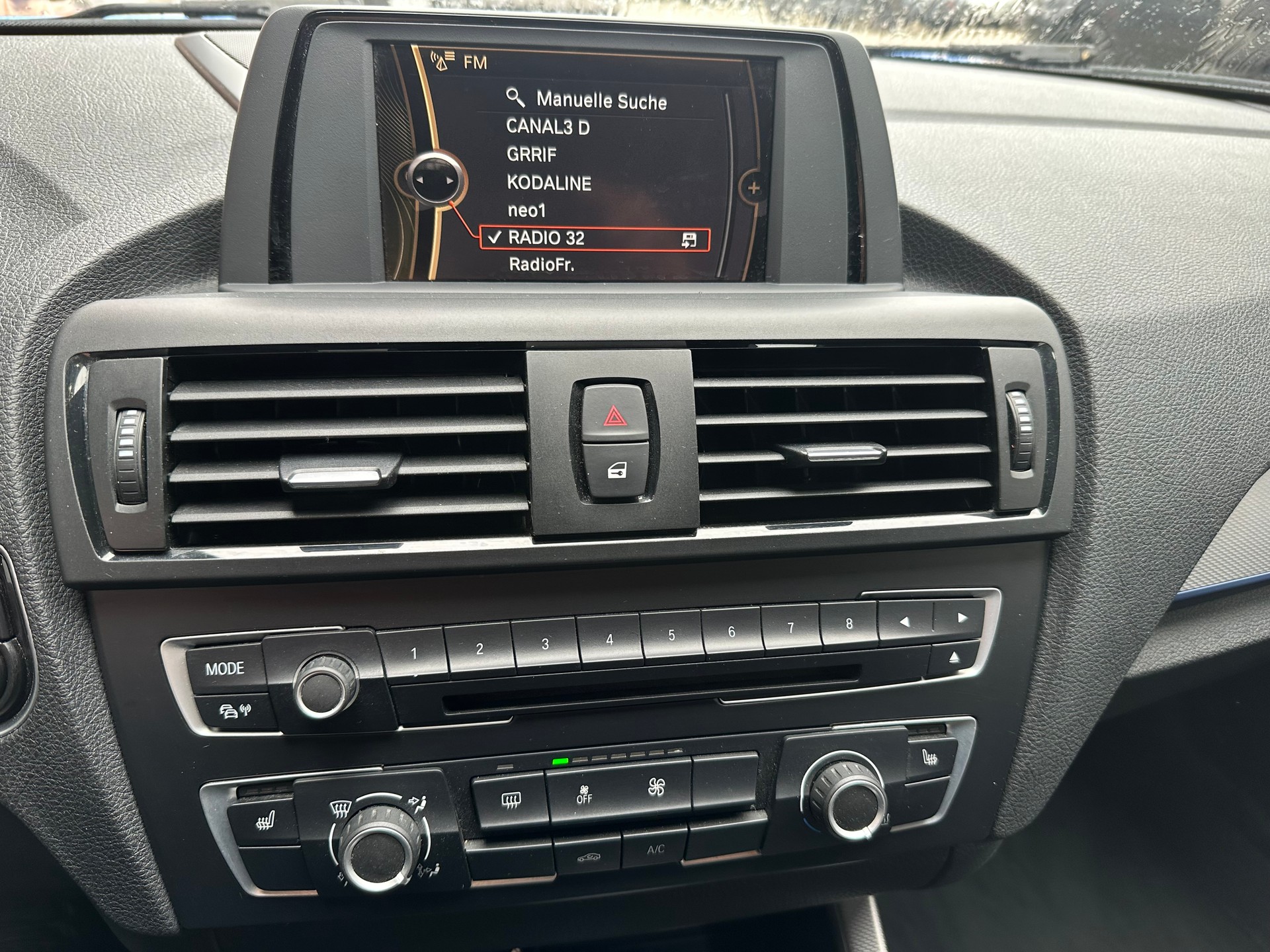 BMW 118i Sport Line Steptronic-image-7