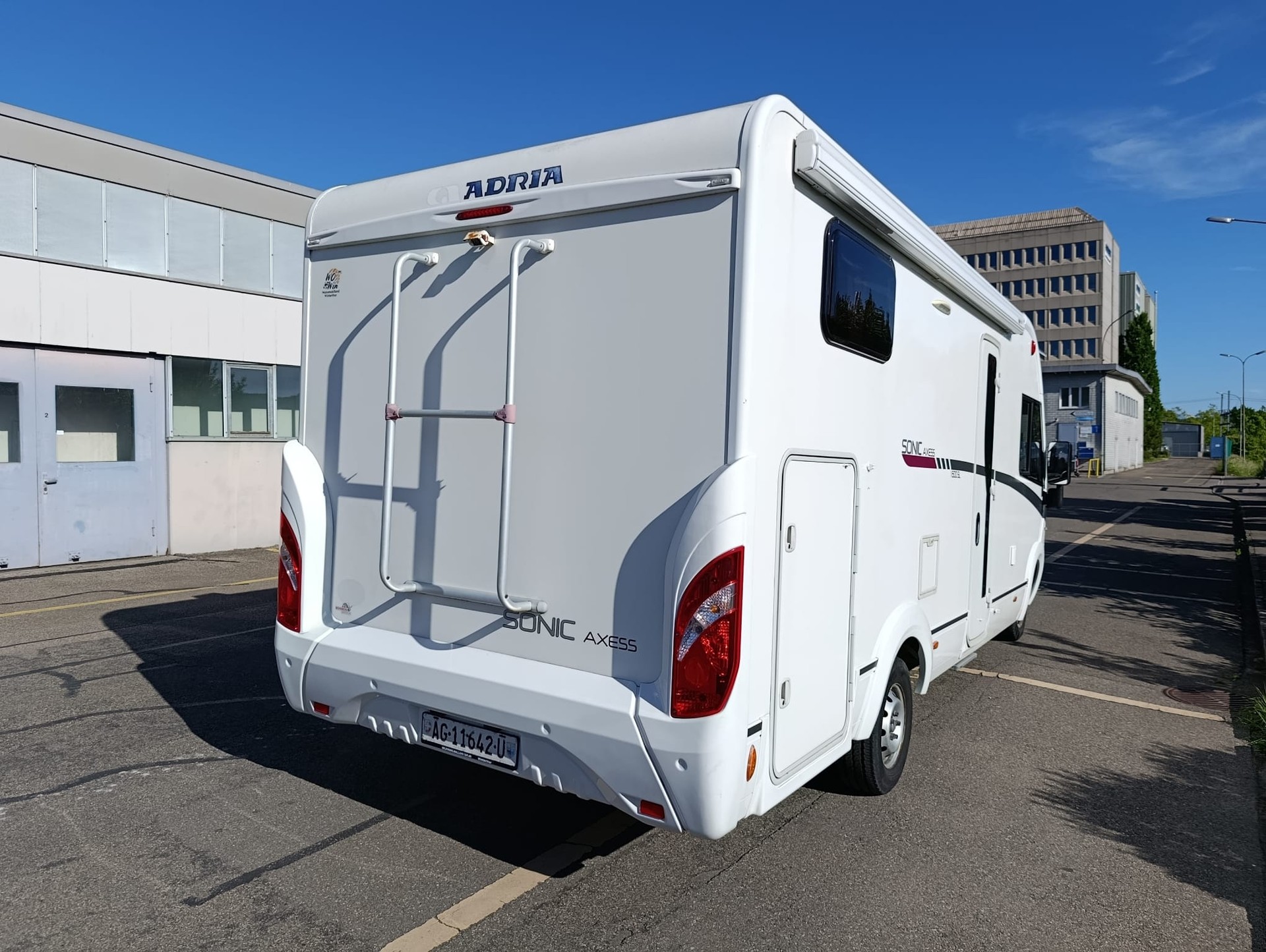 ADRIA Sonic I 600SL ***Die Königsklasse“ im Kompaktformat***Multimedia * Rückfahrkamera *TV Bildschirm * Fahrerhausverdunklung*-showroom-element-2