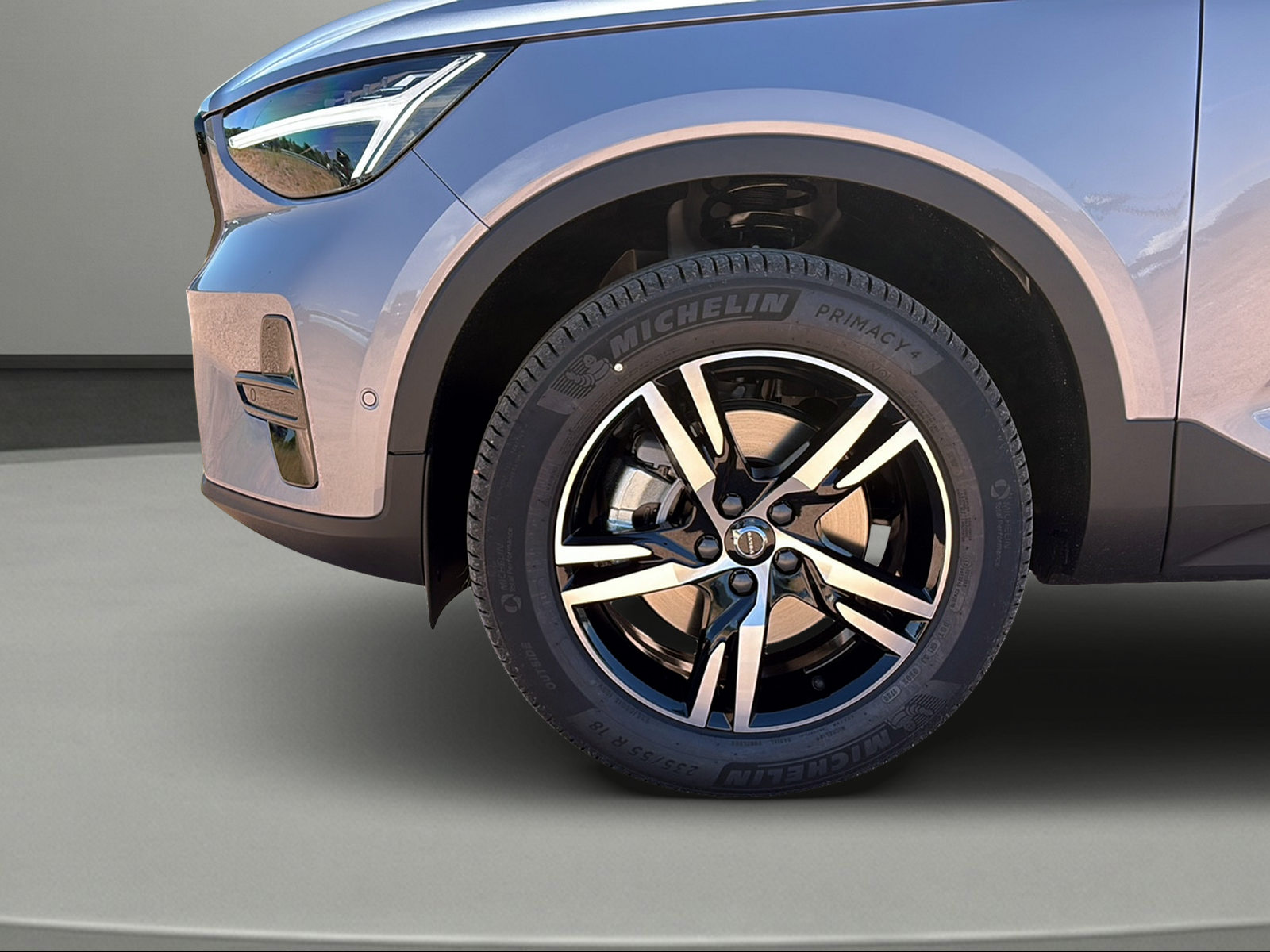 VOLVO XC40 B3 Benzin Mild Hybrid Plus Dark DCT-showroom-element-2