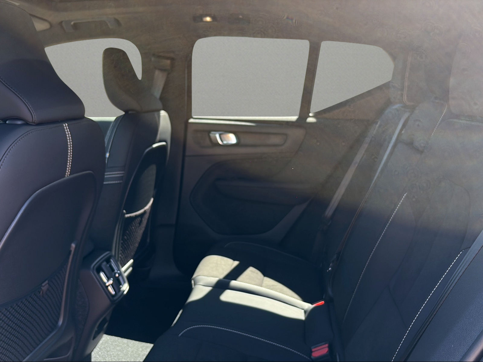 VOLVO XC40 B3 Benzin Mild Hybrid Plus Dark DCT-image-6