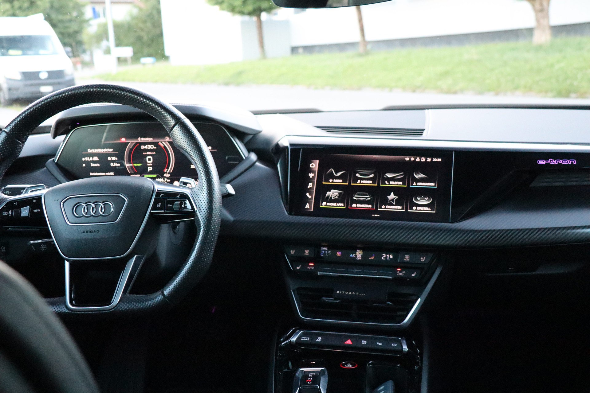 AUDI e-tron GT quattro-image-14