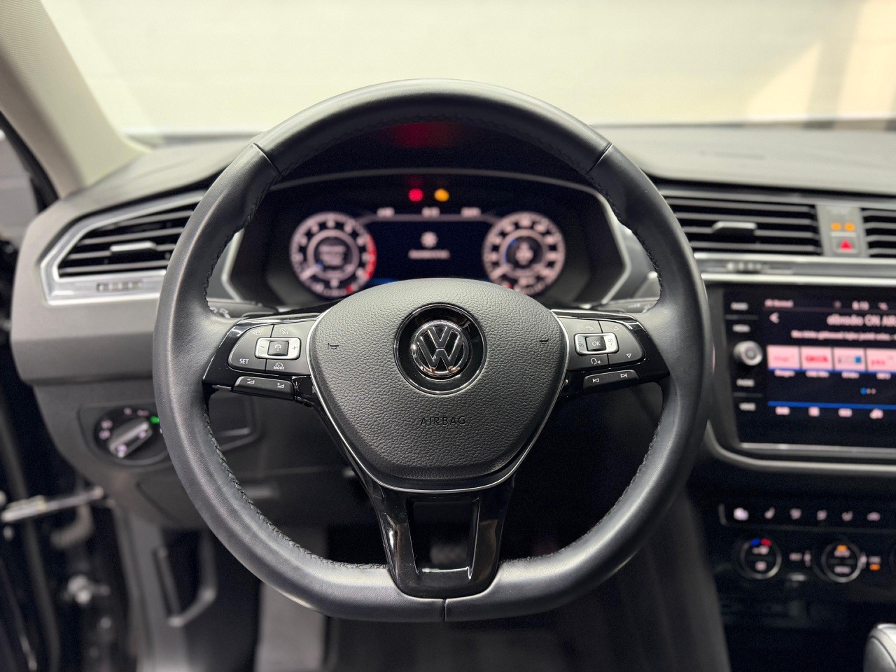 VW Tiguan 1.4TSI R-Line 4Motion DSG | Virtual Cockpit | ACC Tempomat | 360° Kamera-image-14