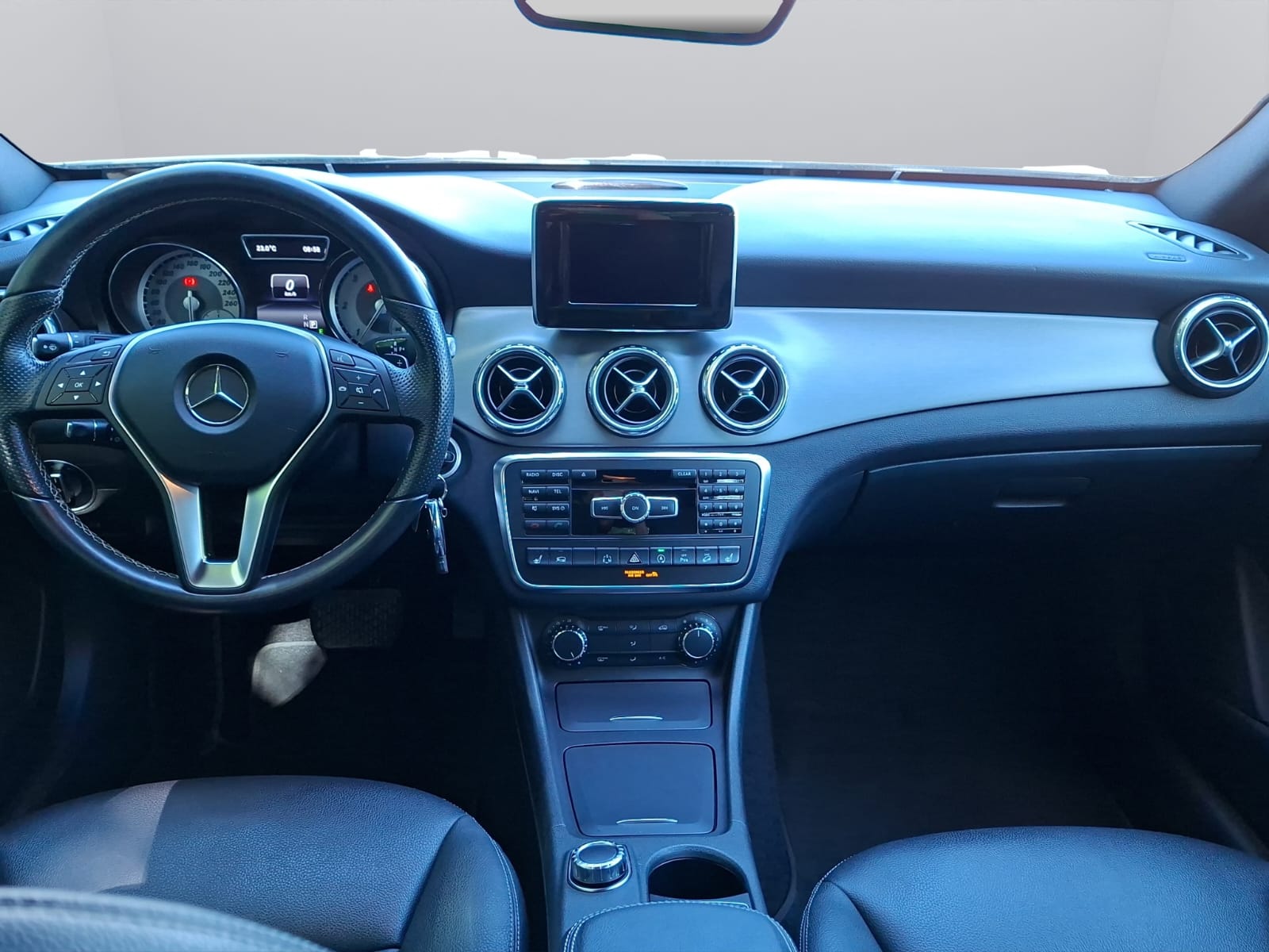 MERCEDES-BENZ GLA 200 CDI 4Matic 7G-DCT-image-14