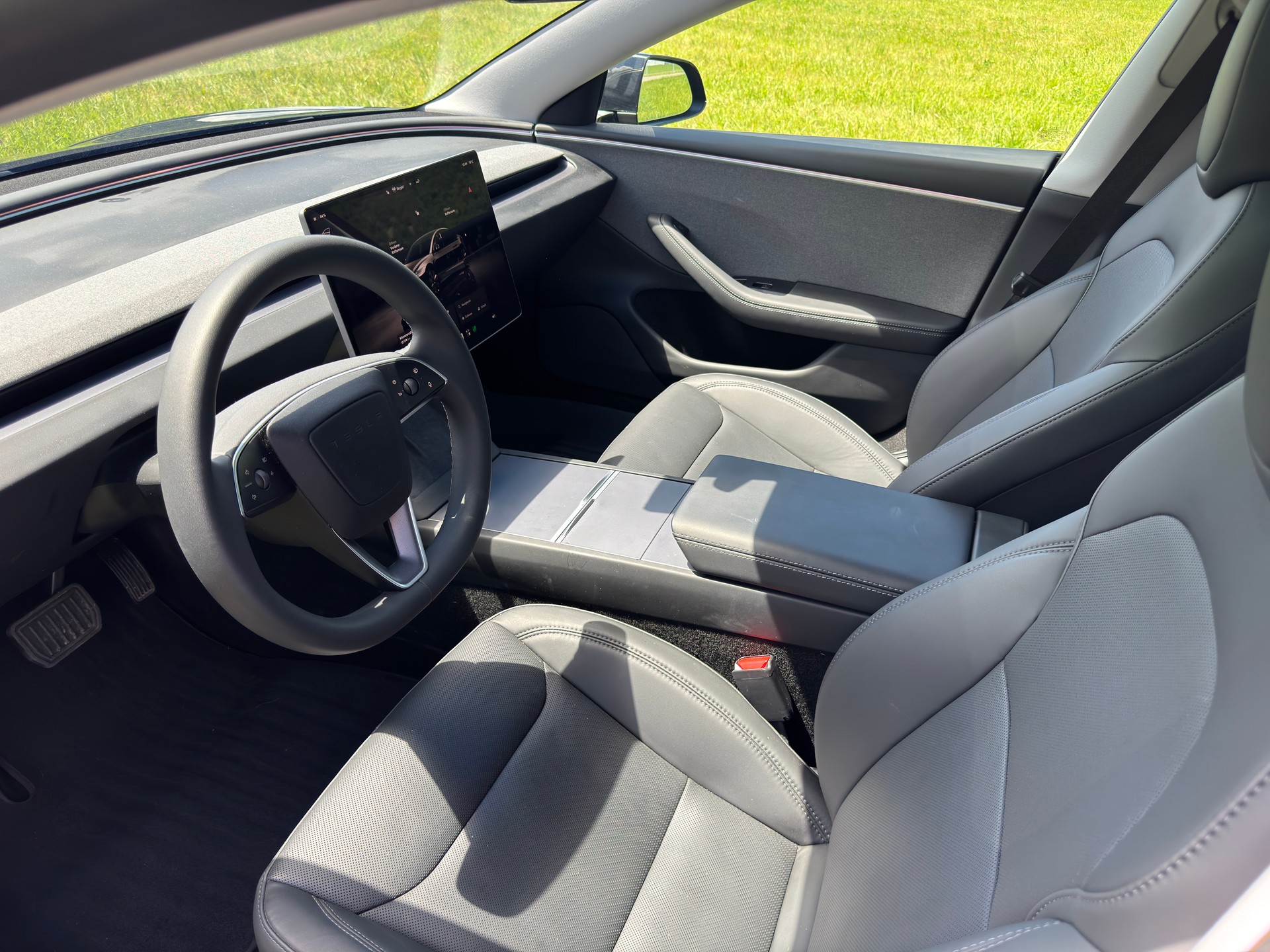 TESLA RWD (2025 Premium)-image-3