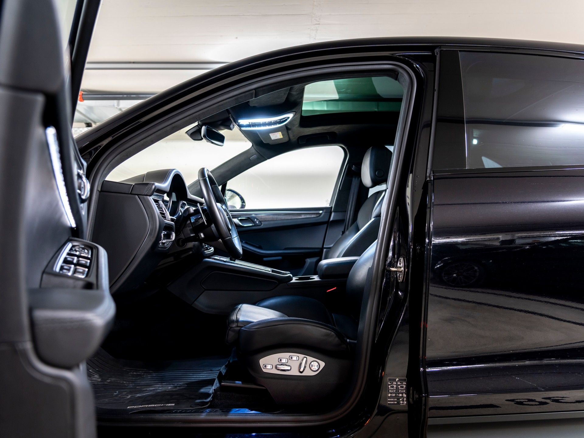 PORSCHE Macan GTS PDK-image-24