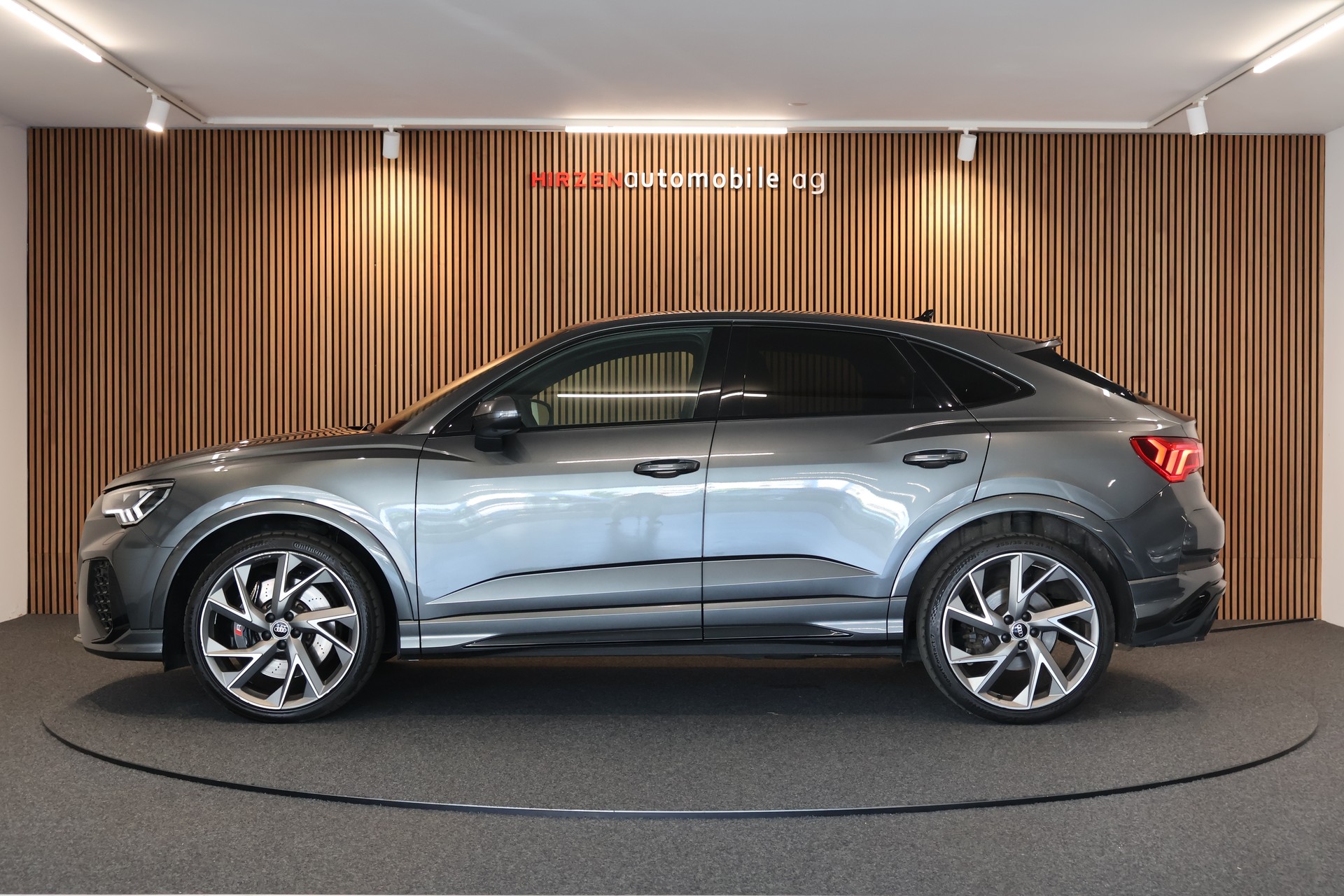 AUDI RS Q3 Sportback quattro S tronic-showroom-element-1