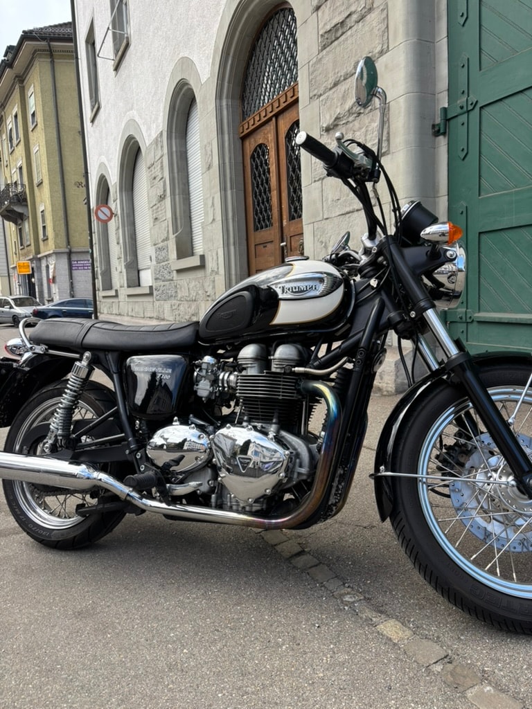 TRIUMPH Bonneville 900 T100-image-4