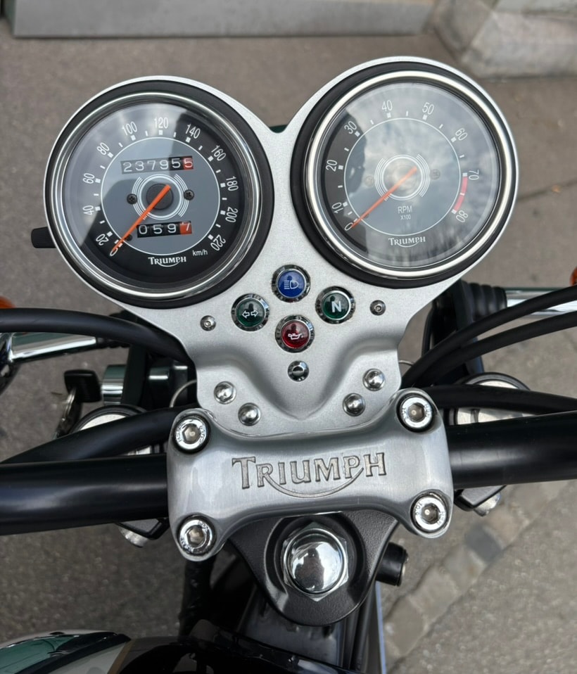 TRIUMPH Bonneville 900 T100-image-2