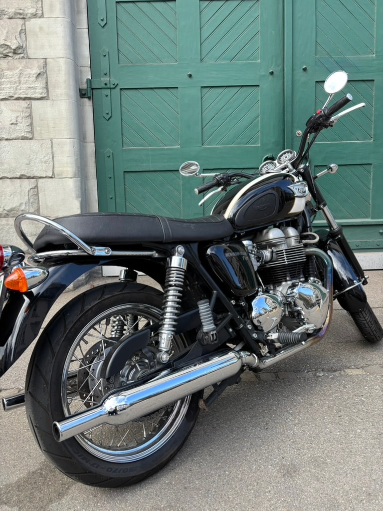 TRIUMPH Bonneville 900 T100-image-1