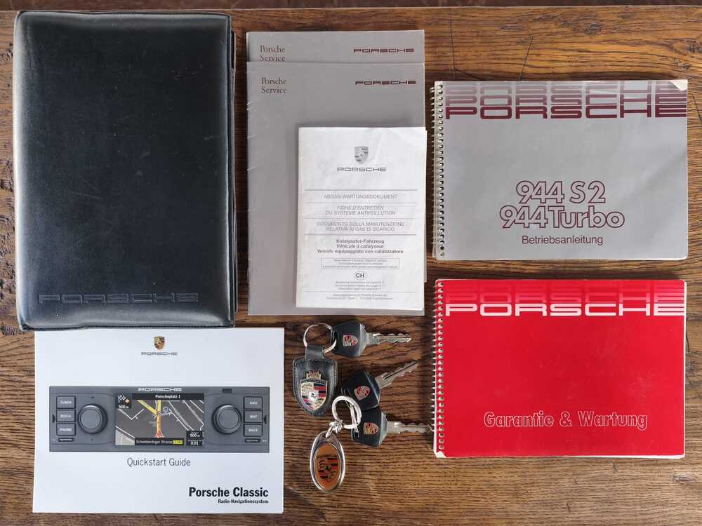 PORSCHE 944 Turbo-image-15
