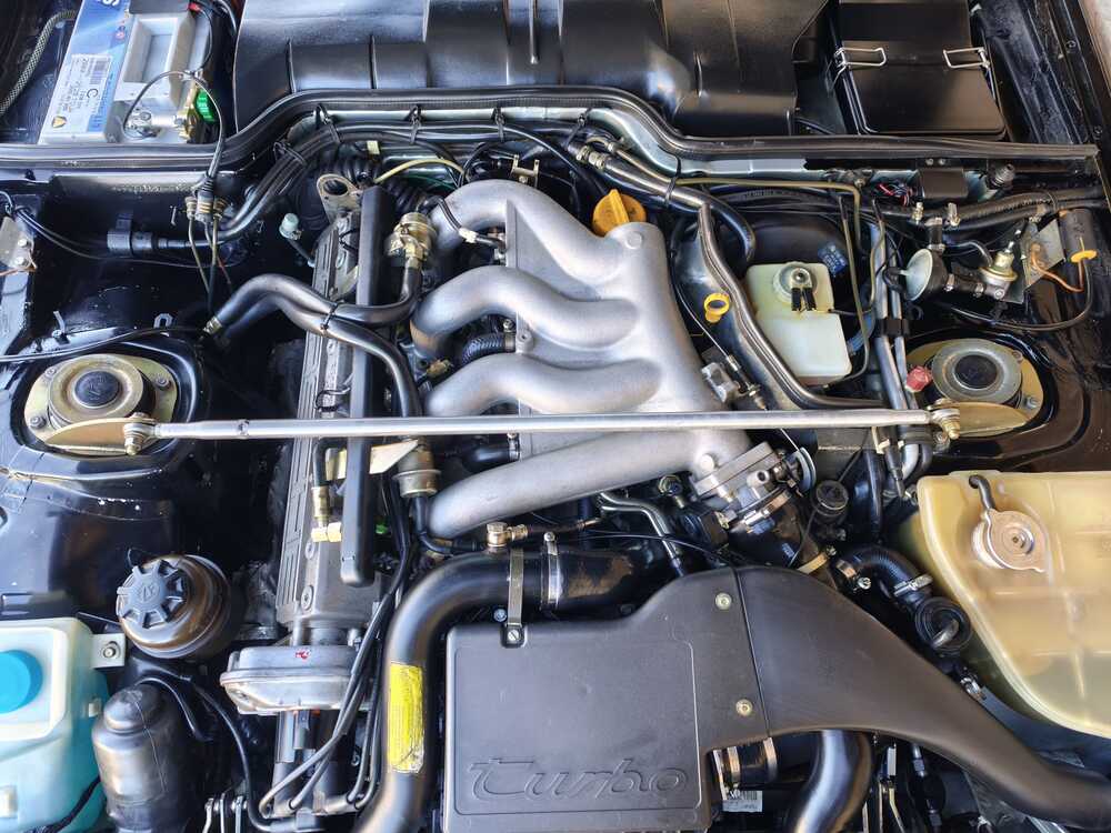 PORSCHE 944 Turbo-image-13