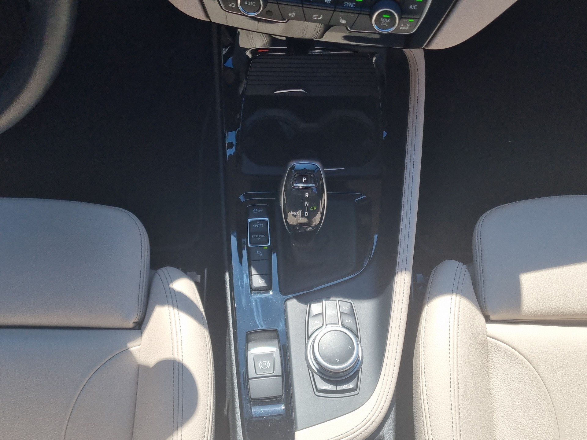 BMW X1 xDrive 20i xLine Steptronic-image-16