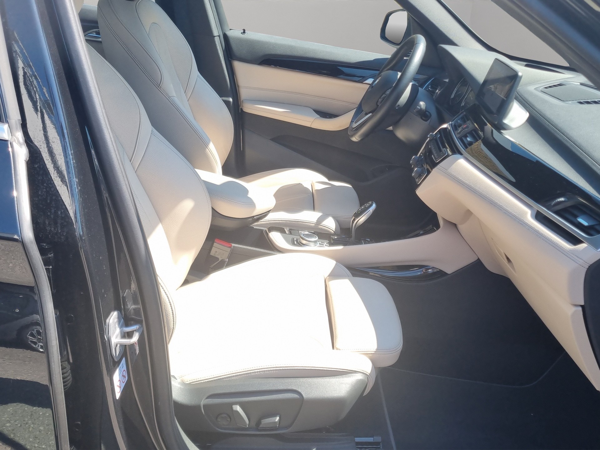 BMW X1 xDrive 20i xLine Steptronic-image-20