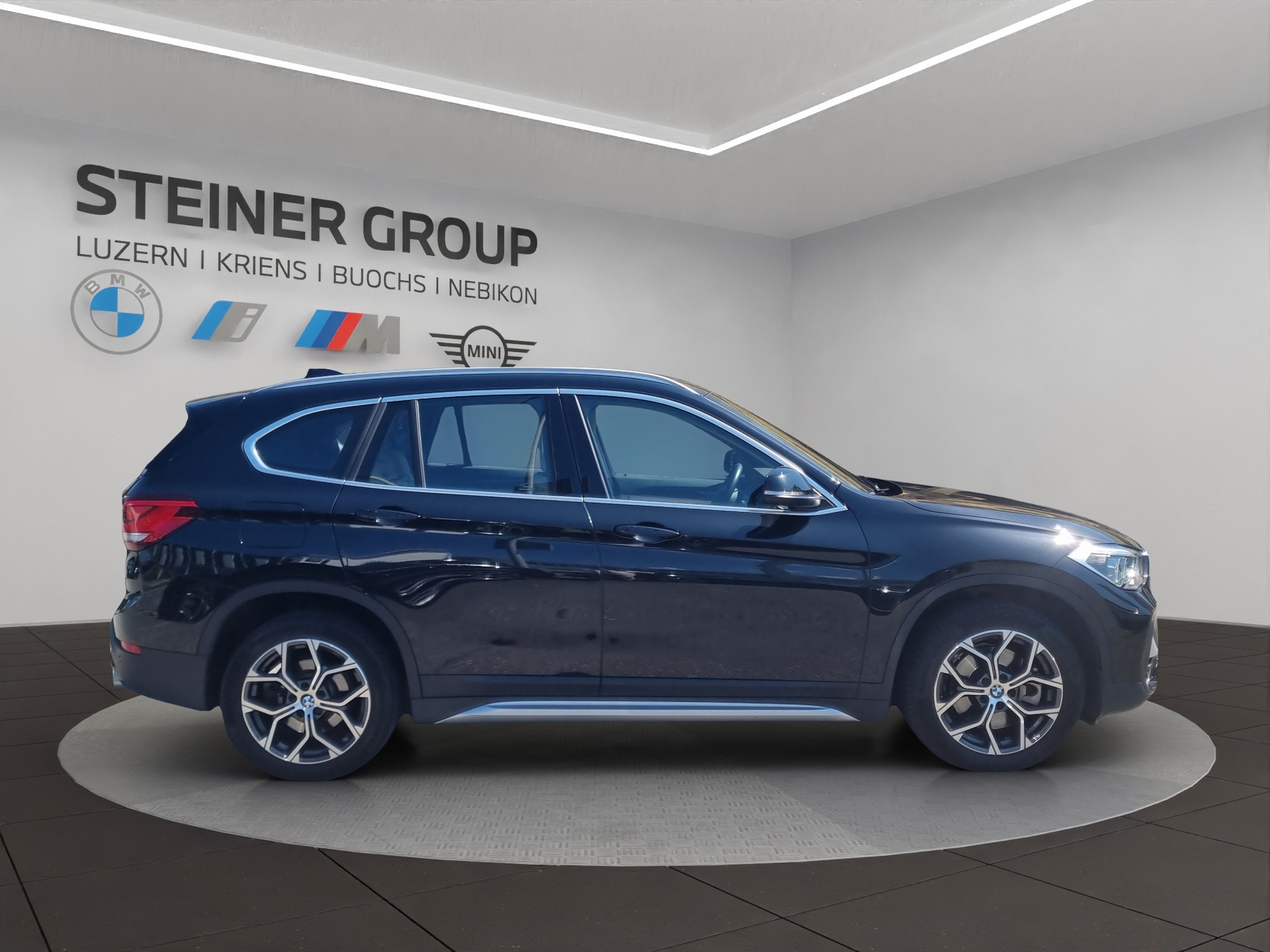 BMW X1 xDrive 20i xLine Steptronic-showroom-element-3
