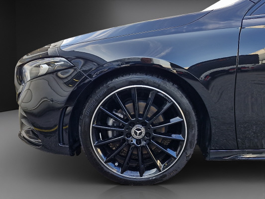 MERCEDES-BENZ A 200 AMG Line 4Matic-image-3