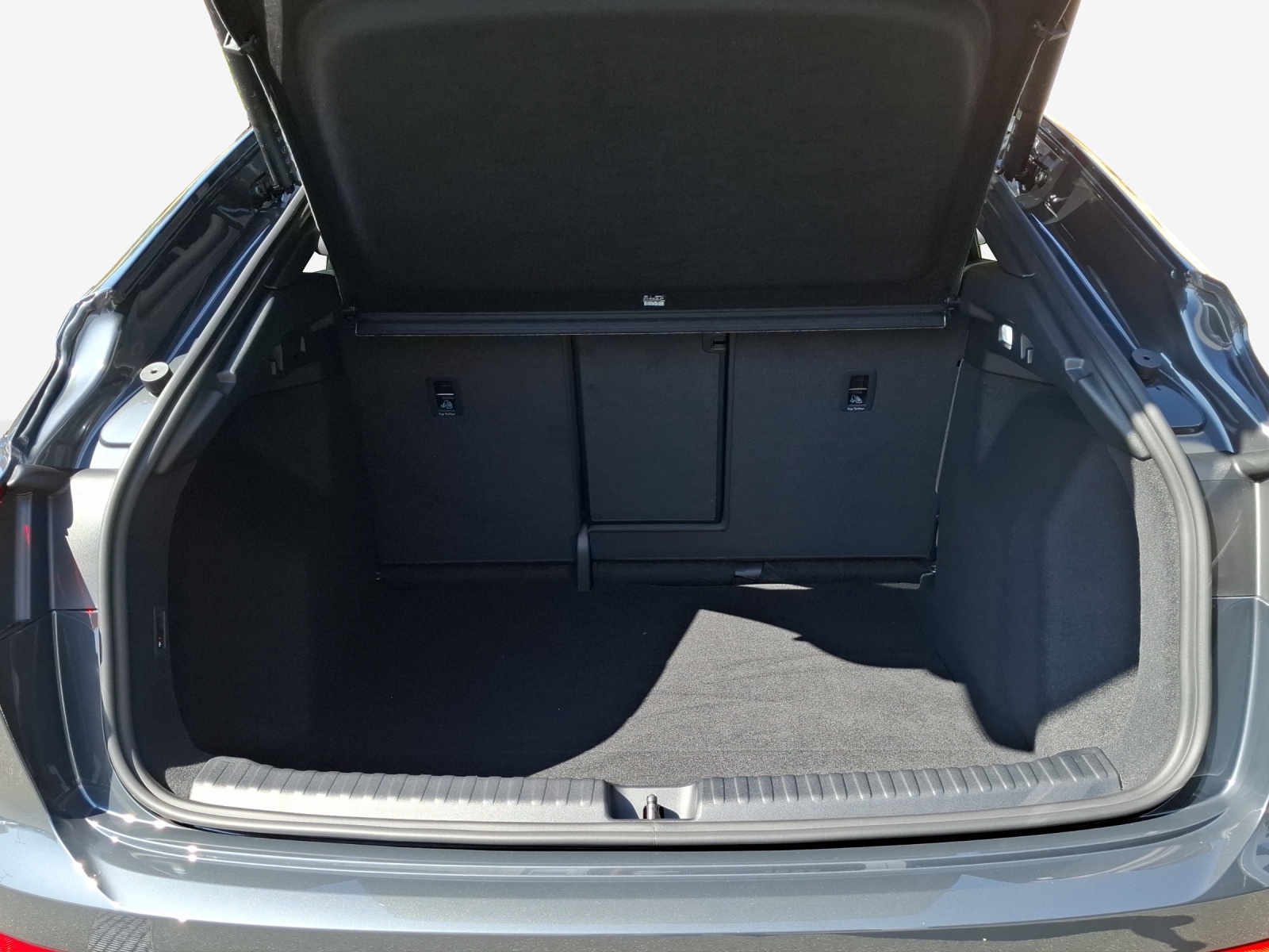AUDI Q4 Sportback e-tron quattro performance Swiss Ski-image-12