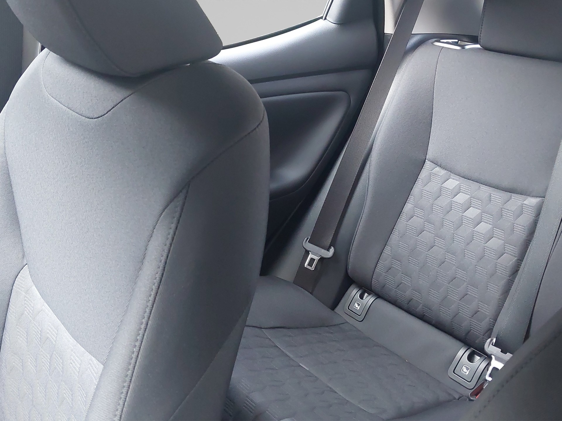 TOYOTA Yaris 1.5 VVT-i HSD Comfort-image-11