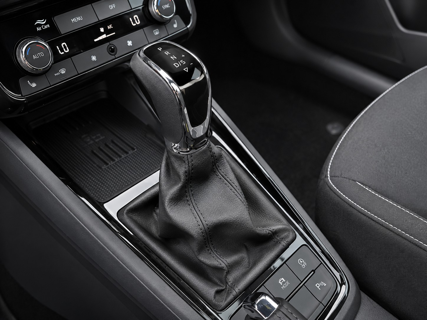 SKODA Kamiq 1.5 TSI Monte Carlo DSG-image-10