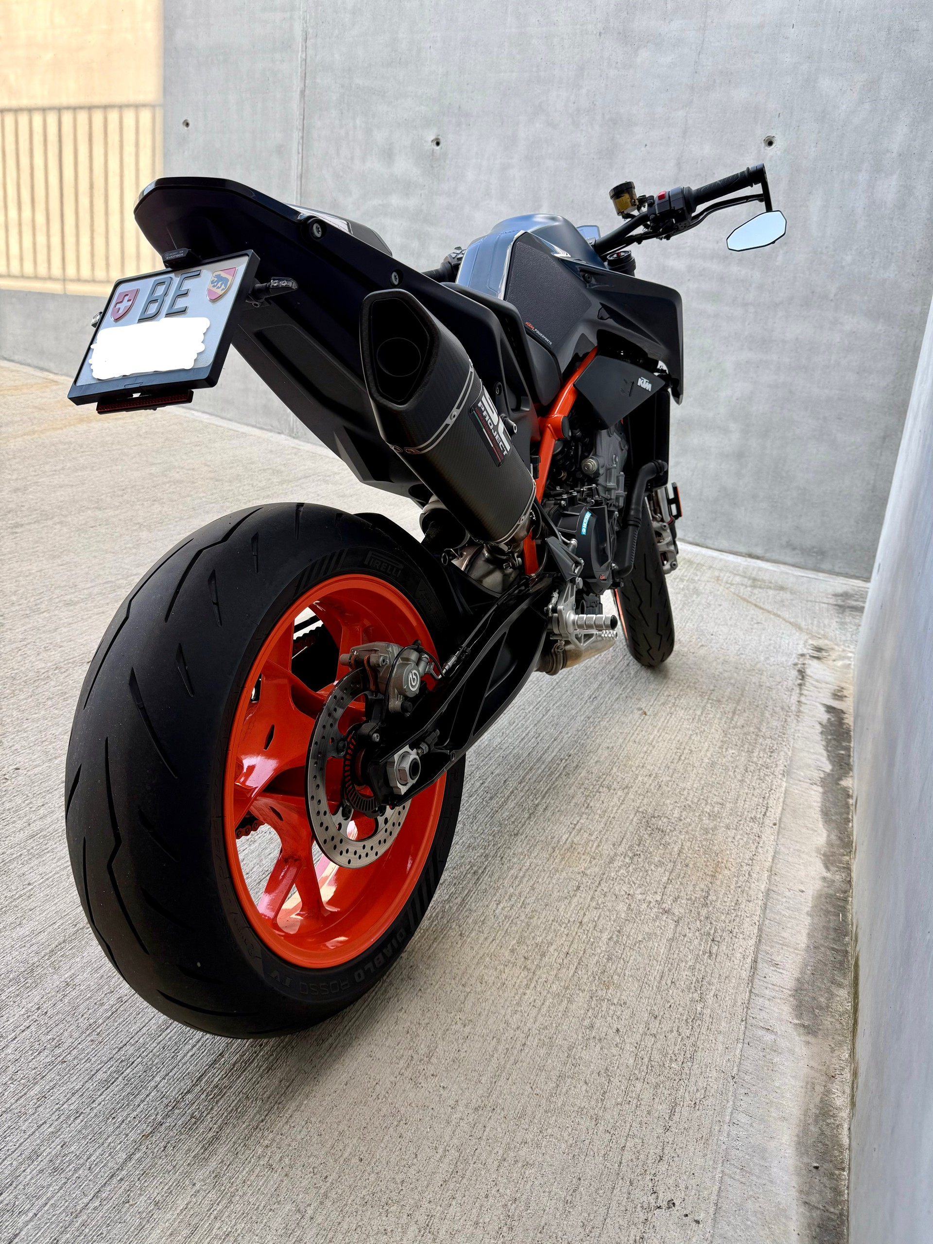 KTM 890 Duke R-image-2
