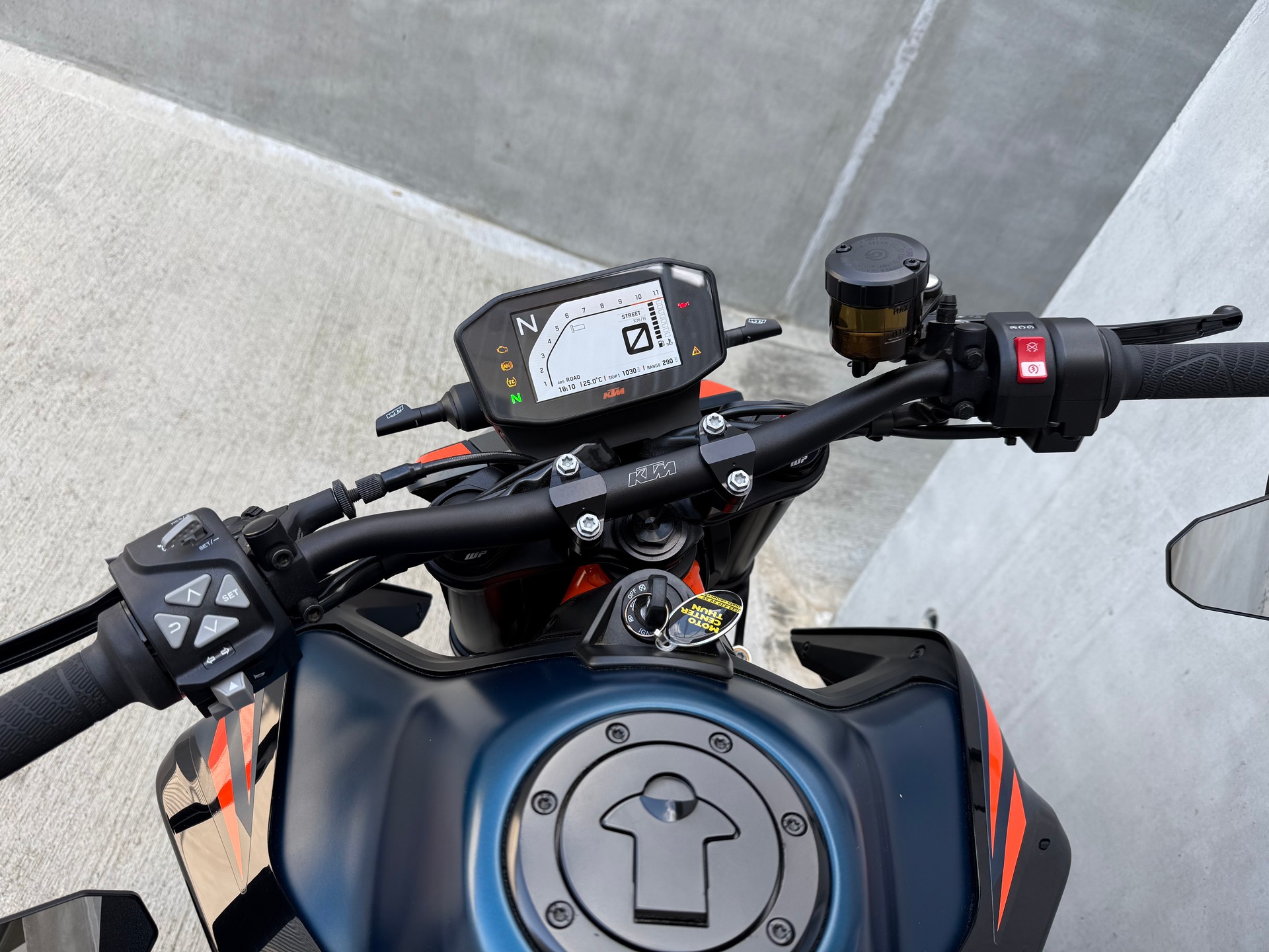 KTM 890 Duke R-image-7