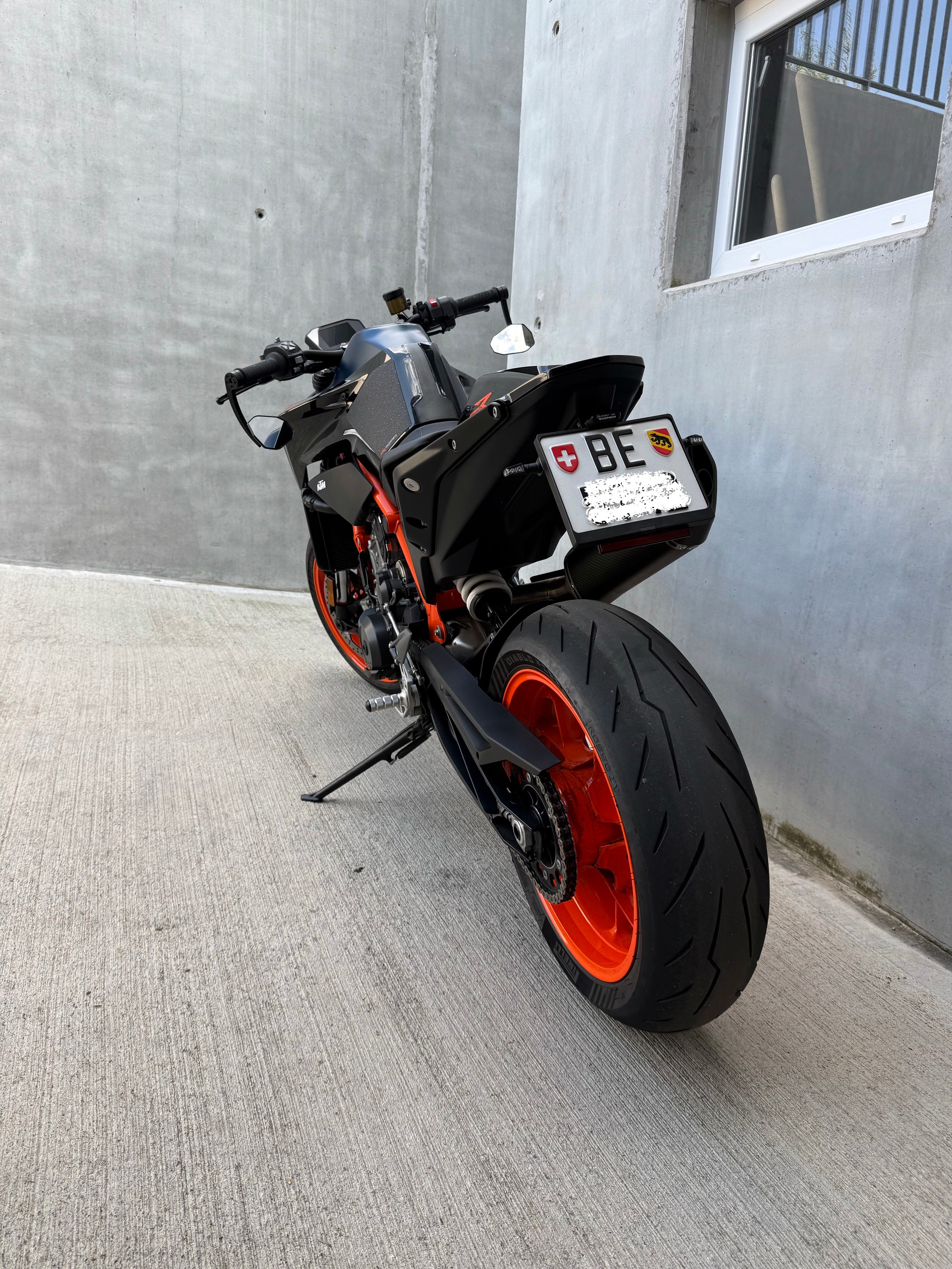 KTM 890 Duke R-image-3