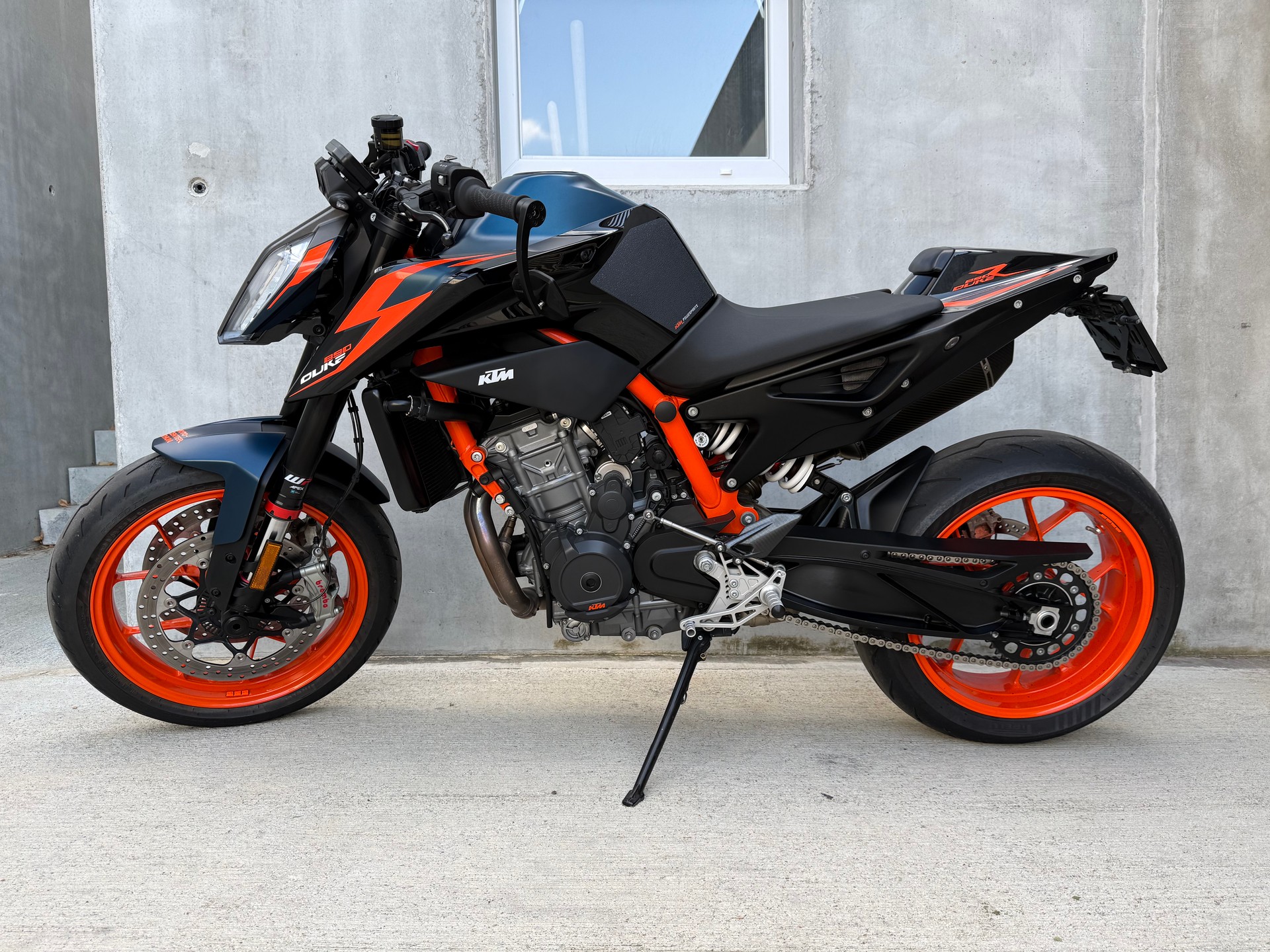 KTM 890 Duke R-image-1