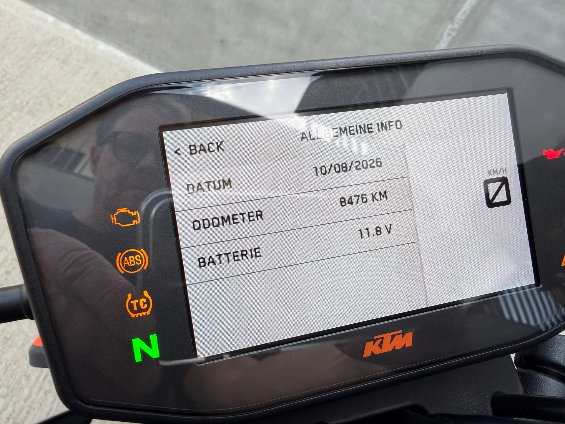KTM 890 Duke R-image-6