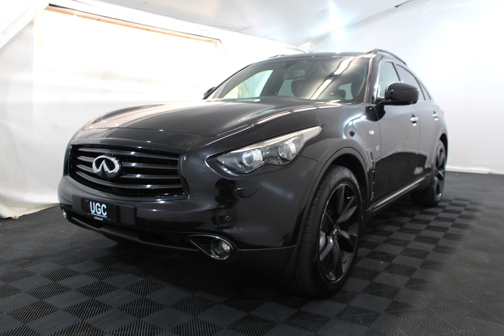 INFINITI QX70 3.7 GT Premium AWD-showroom-element-2