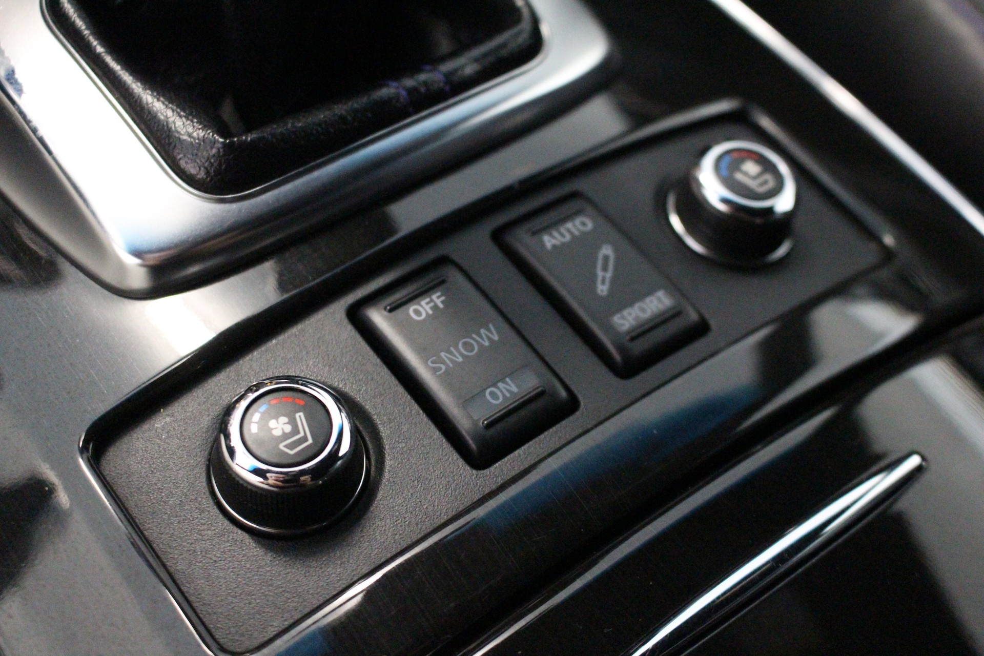 INFINITI QX70 3.7 GT Premium AWD-image-18