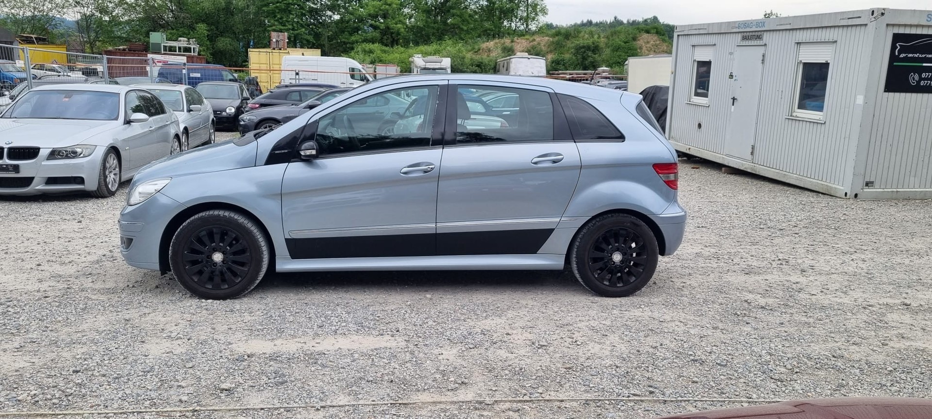MERCEDES-BENZ B 200-showroom-element-1