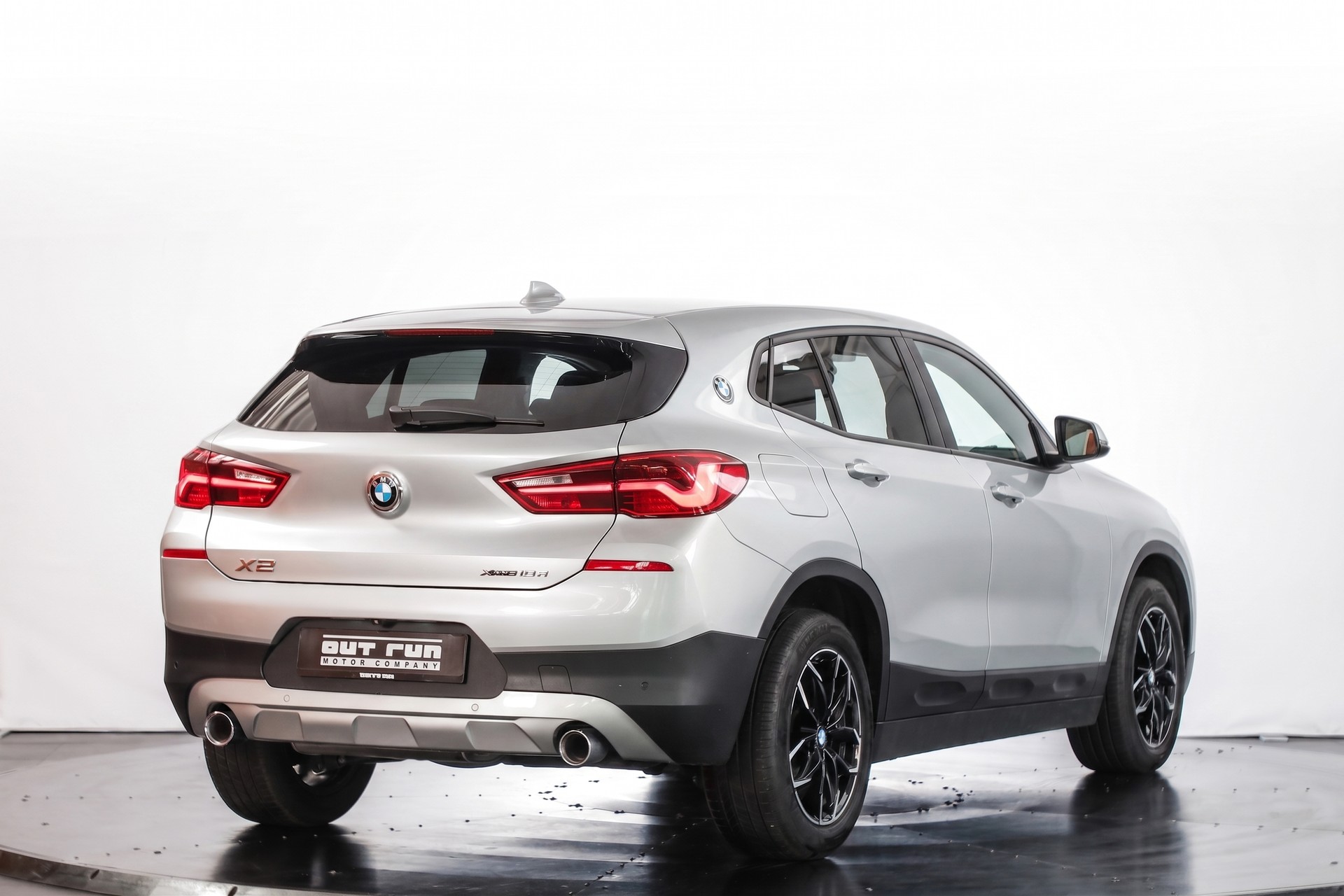 BMW X2 xDrive 18d-showroom-element-3