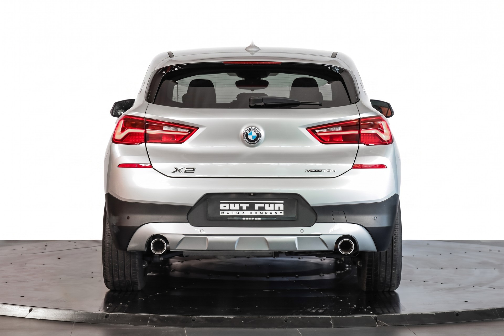 BMW X2 xDrive 18d-showroom-element-2