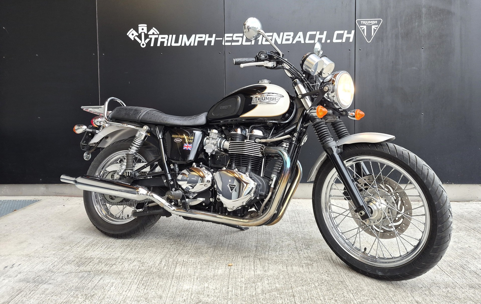TRIUMPH Bonneville 900 i T 100-image-0