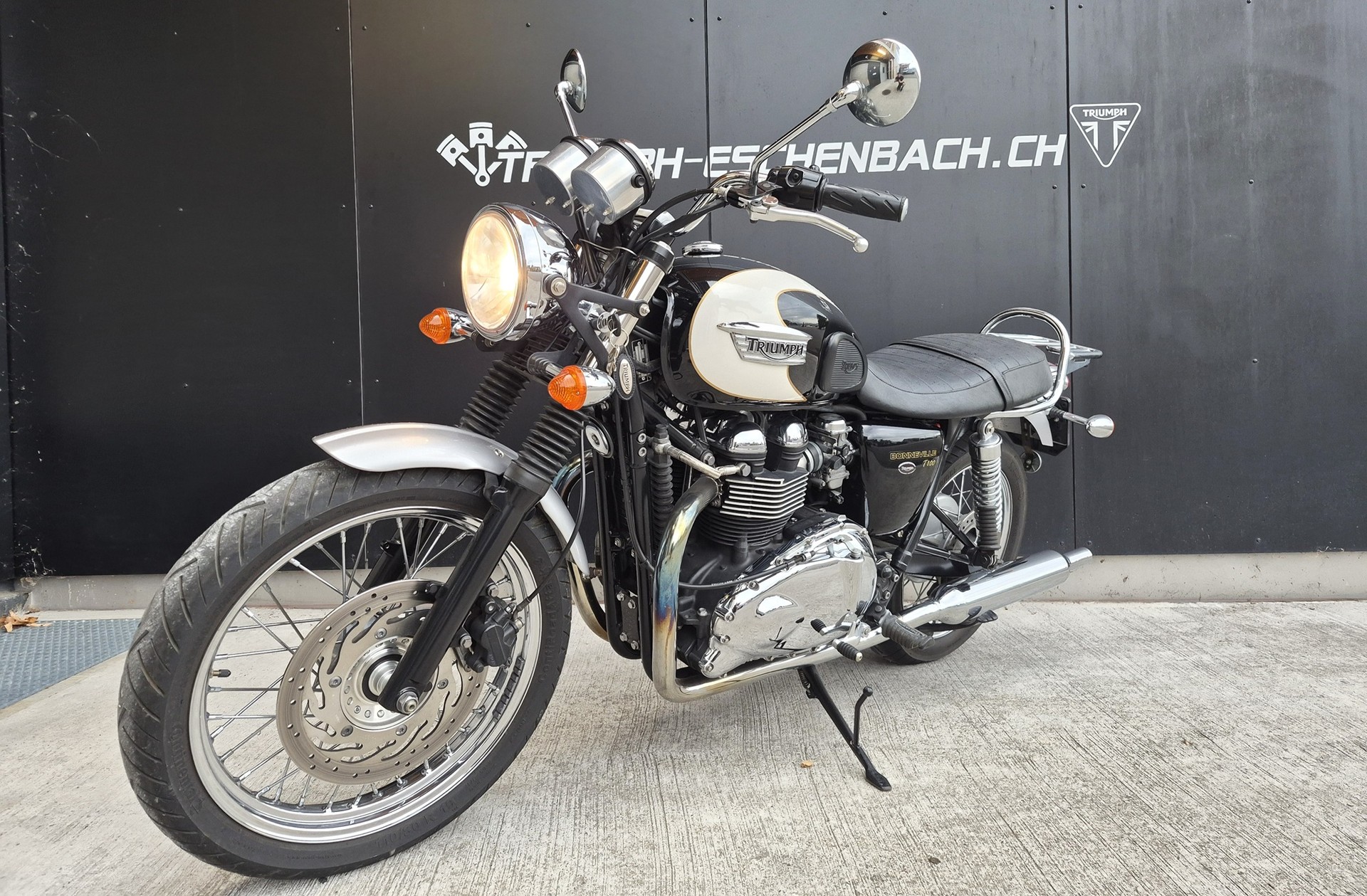 TRIUMPH Bonneville 900 i T 100-image-1