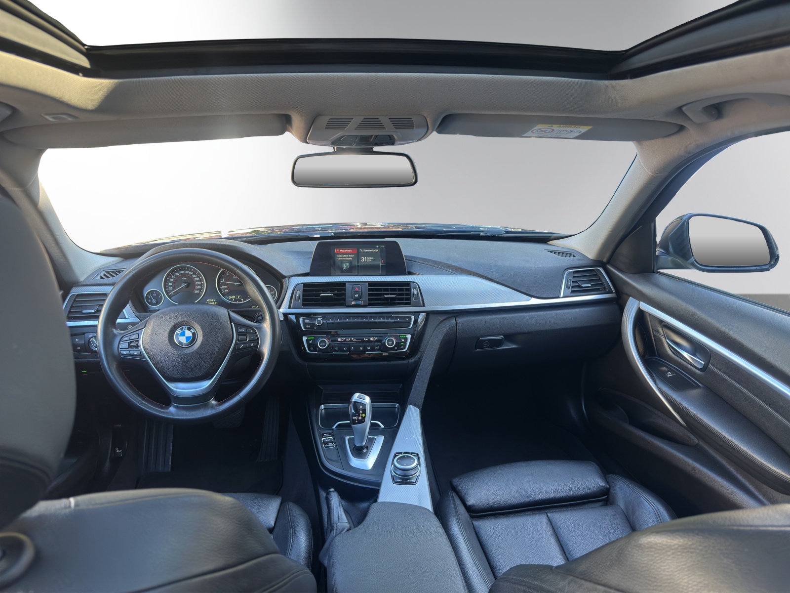 BMW 320i xDrive Touring Edition Sport Line Steptronic-image-14