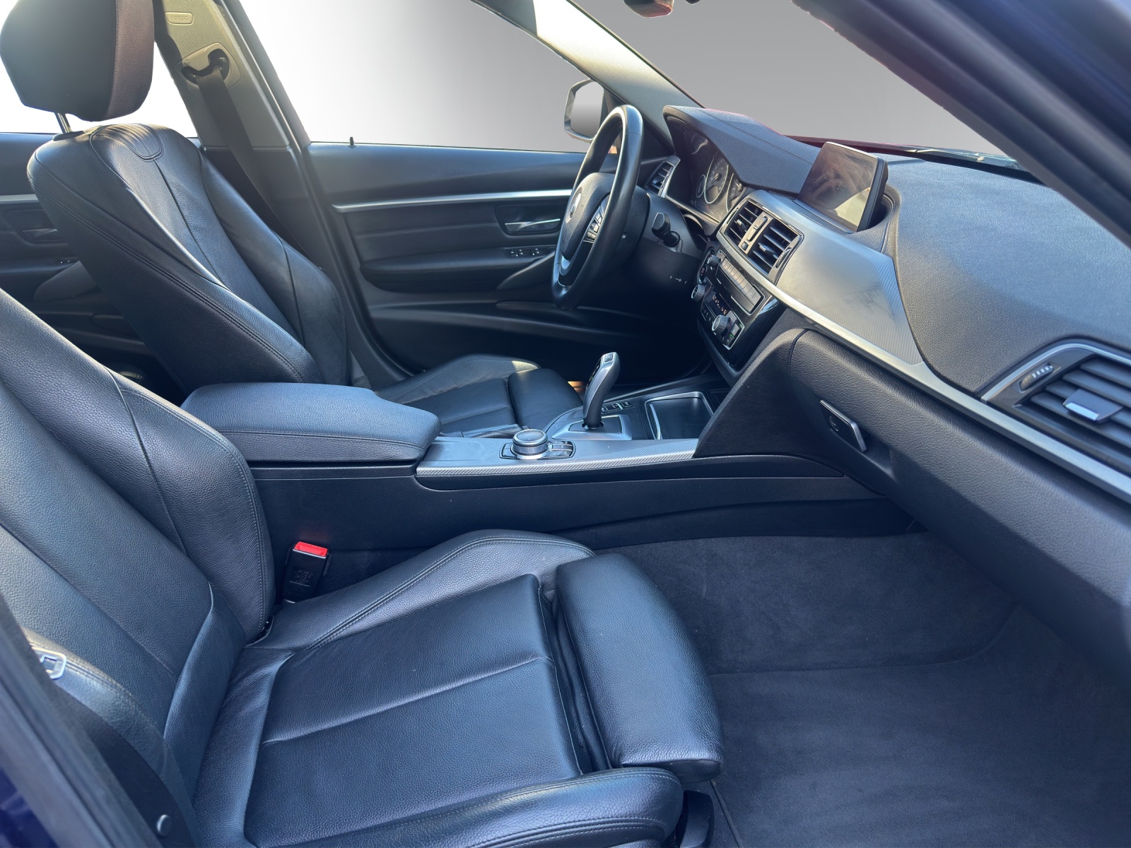 BMW 320i xDrive Touring Edition Sport Line Steptronic-image-11