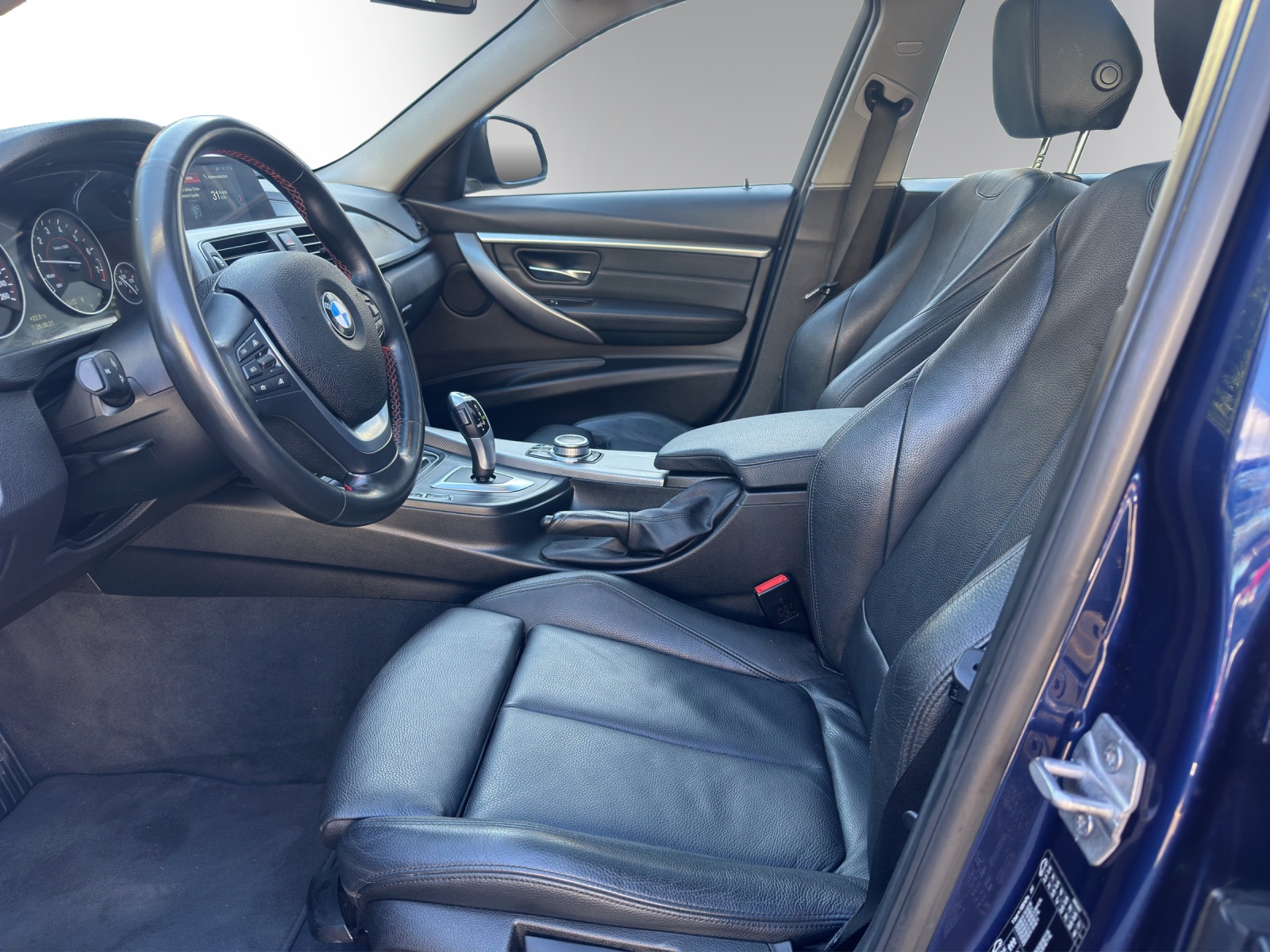 BMW 320i xDrive Touring Edition Sport Line Steptronic-image-9