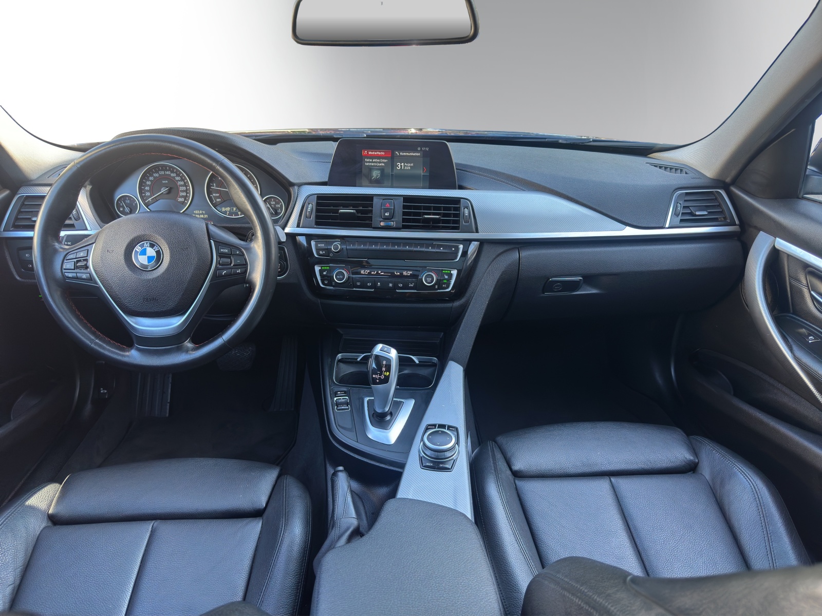 BMW 320i xDrive Touring Edition Sport Line Steptronic-image-12