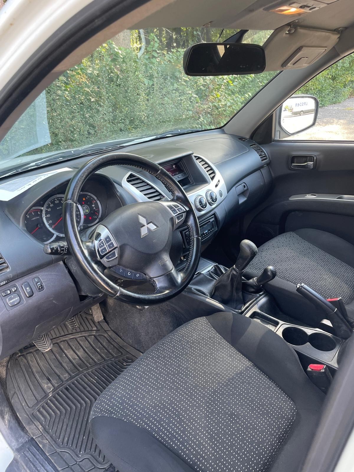 MITSUBISHI L 200 2.5 DID HP Intense Double Cab-image-8