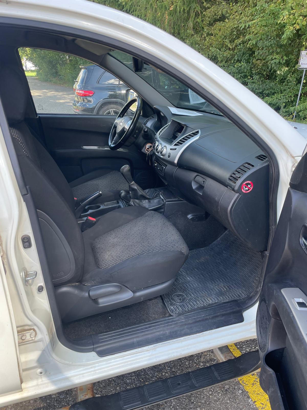 MITSUBISHI L 200 2.5 DID HP Intense Double Cab-image-3