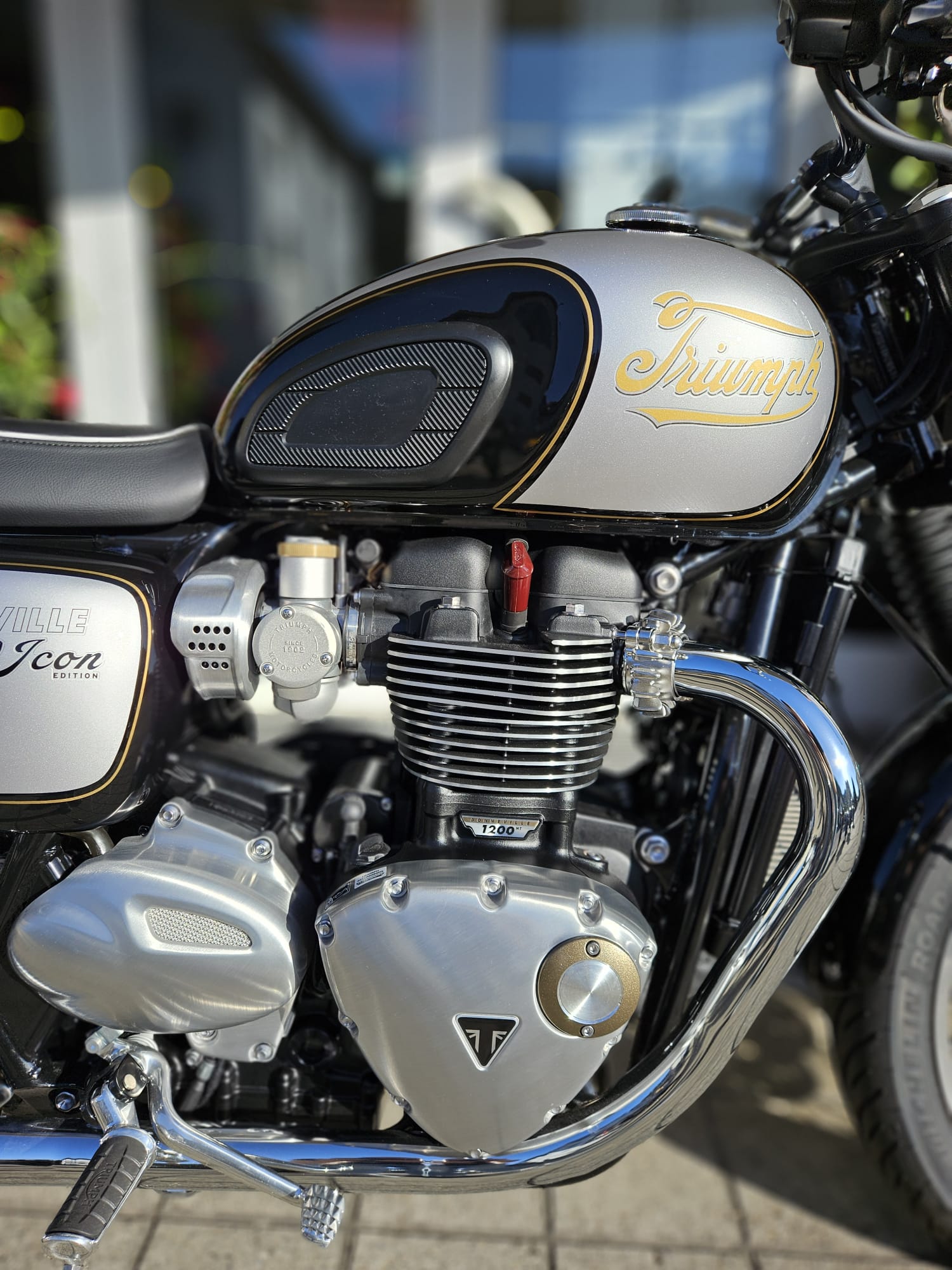 TRIUMPH Bonneville T120-image-7