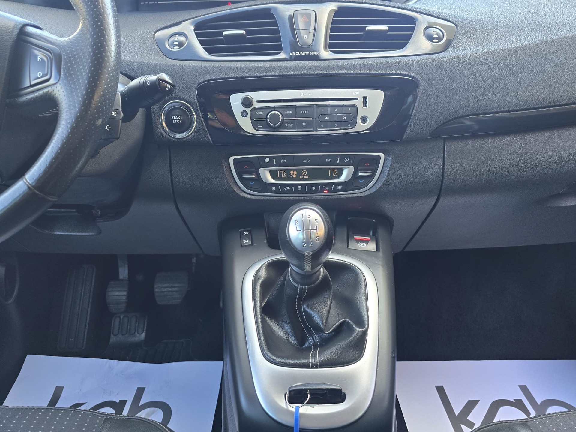 RENAULT Grand Scénic 1.2 16V Turbo Expression-image-10