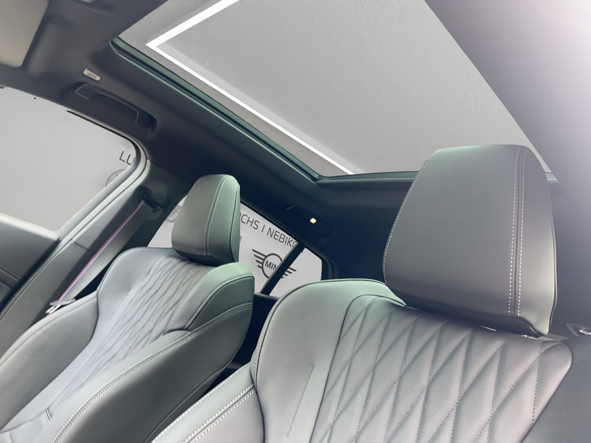 BMW iX2 xDrive 30 M Sport Pro-image-13