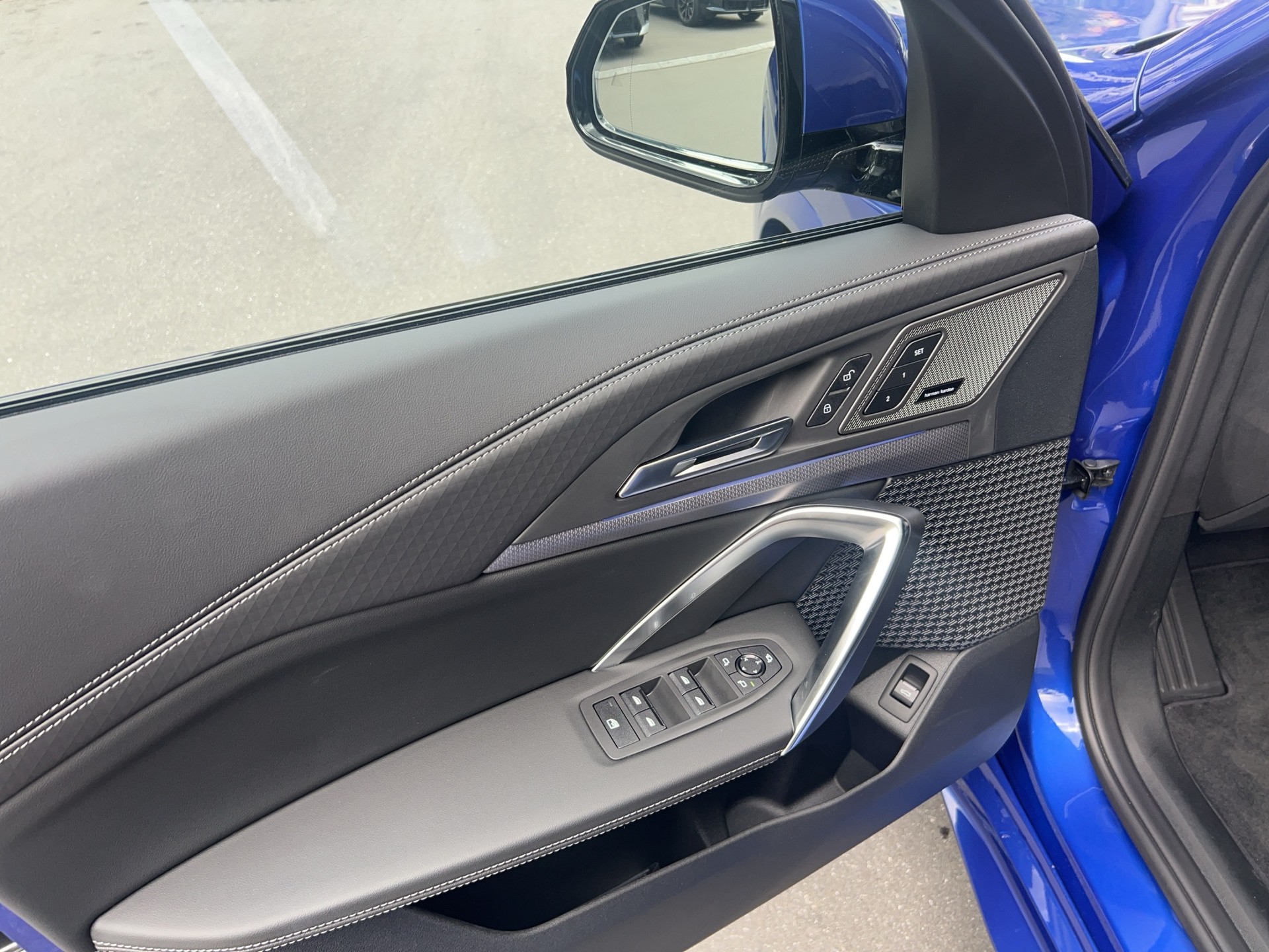 BMW iX2 xDrive 30 M Sport Pro-image-12