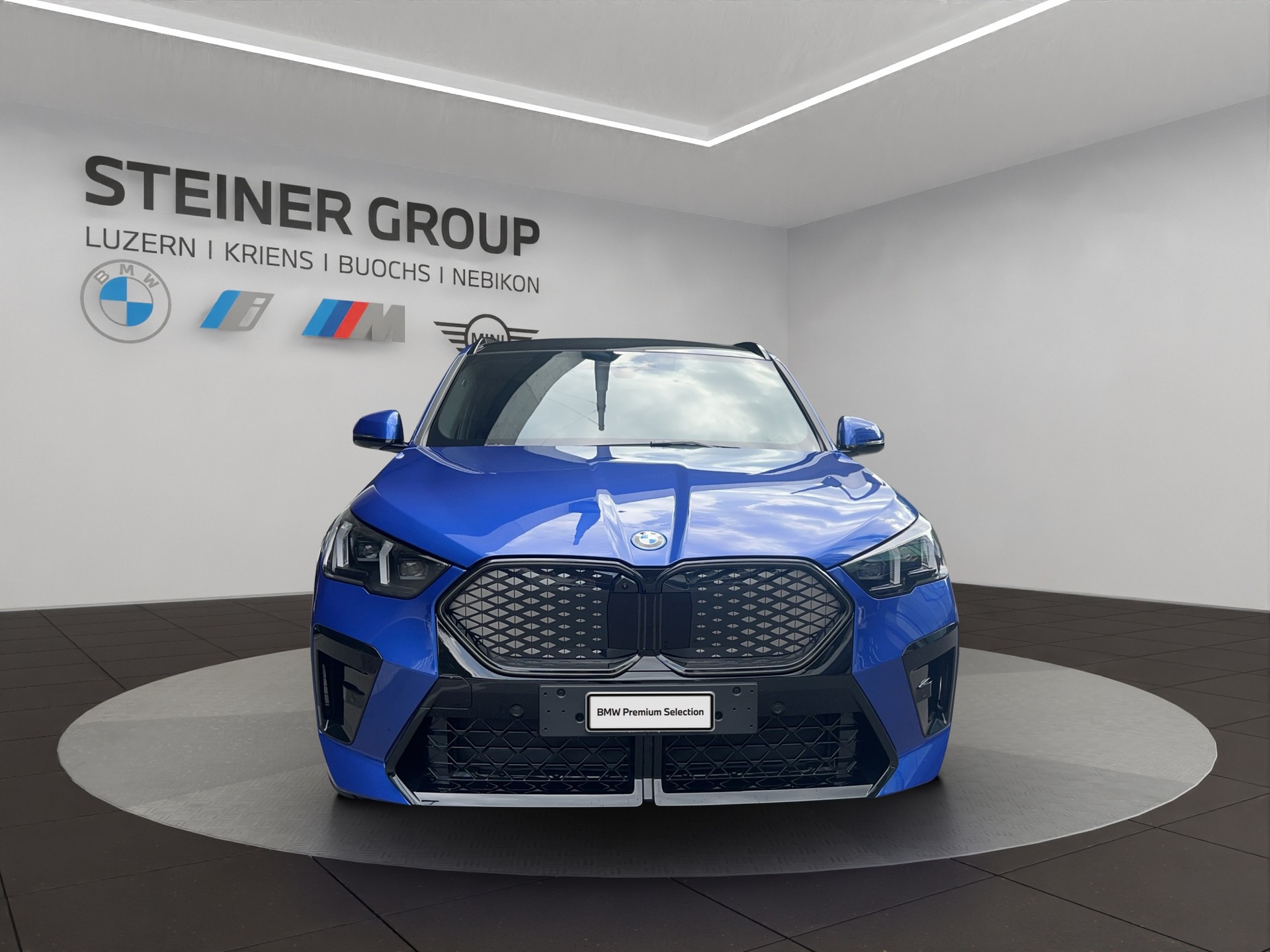 BMW iX2 xDrive 30 M Sport Pro-showroom-element-2