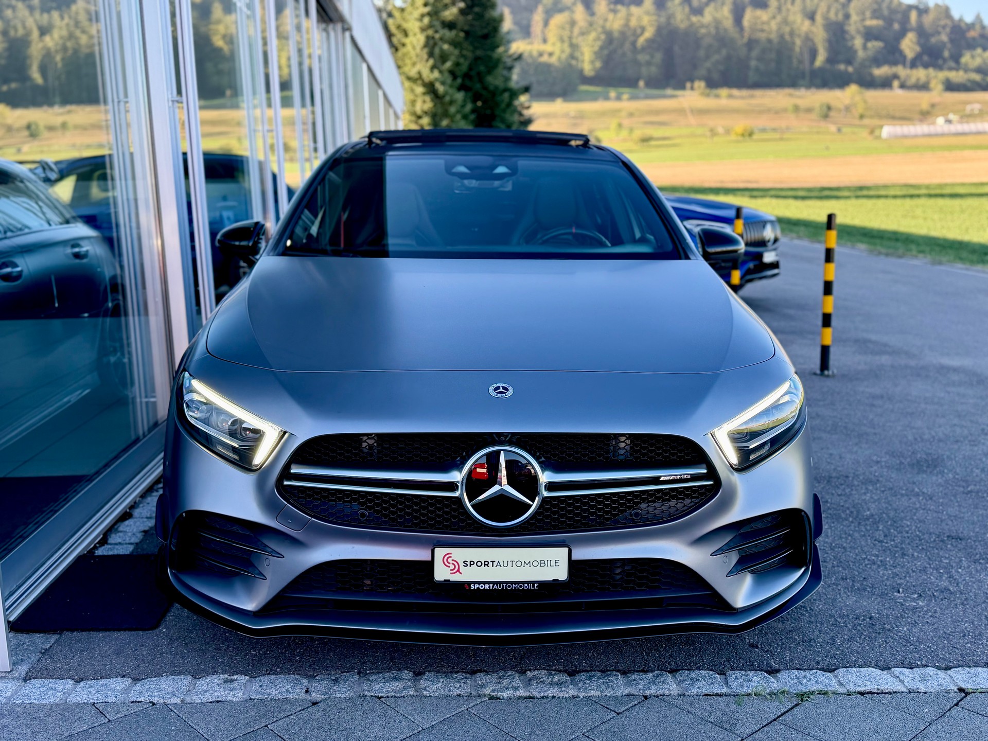 MERCEDES-BENZ A 35 AMG 4Matic Speedshift-showroom-element-3