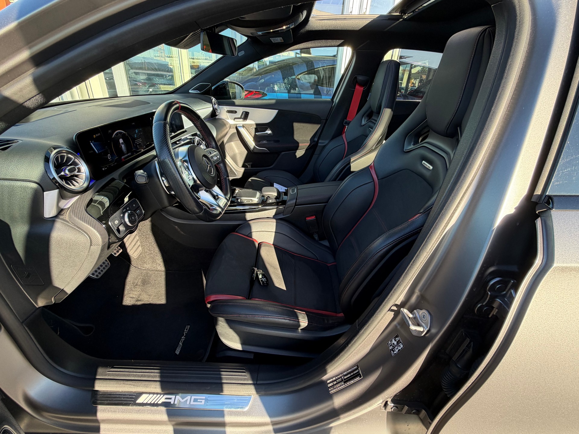 MERCEDES-BENZ A 35 AMG 4Matic Speedshift-image-17