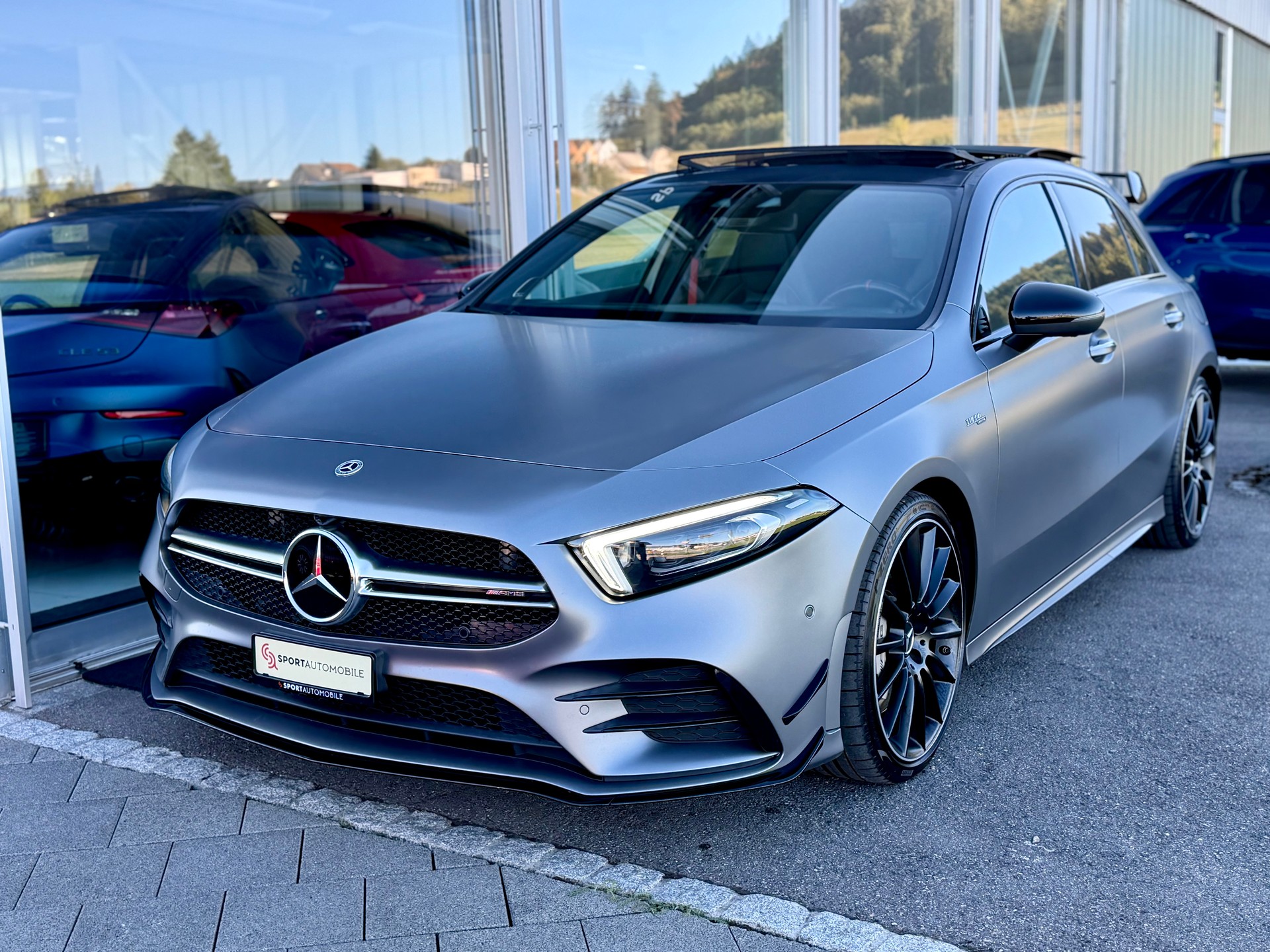 MERCEDES-BENZ A 35 AMG 4Matic Speedshift-showroom-element-2
