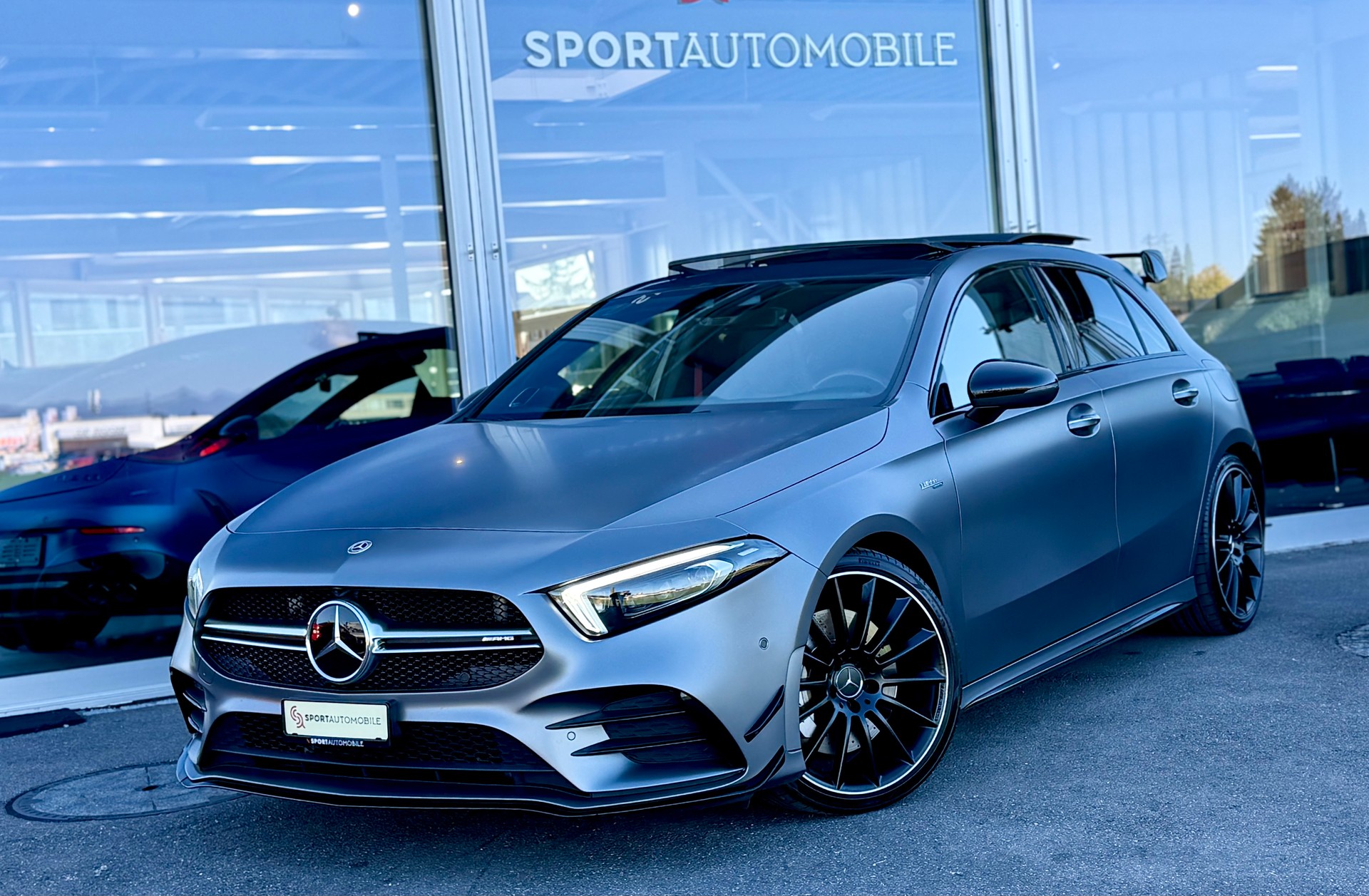 MERCEDES-BENZ A 35 AMG 4Matic Speedshift-showroom-element-1